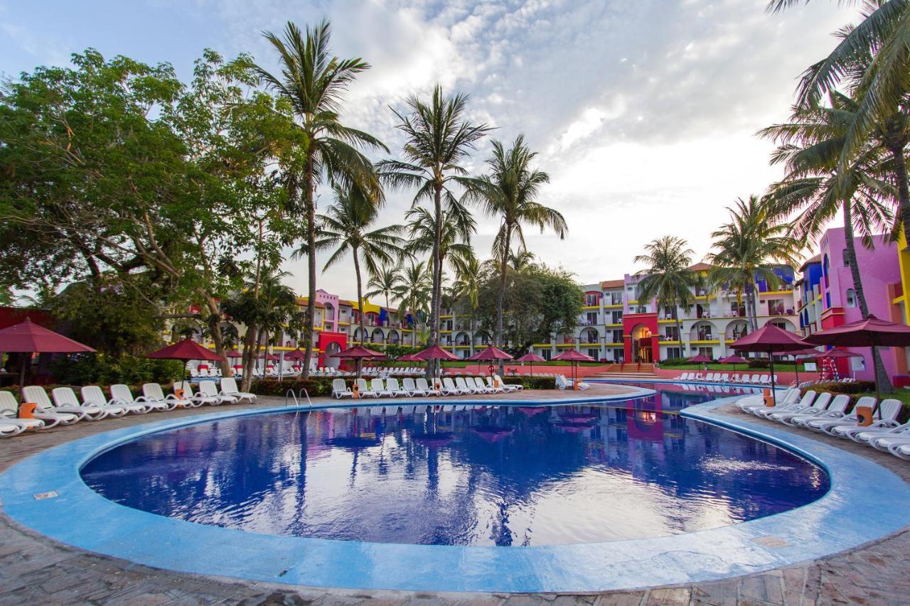 Grand Decameron Complex Bucerias, A Trademark All-Inclusive Resort Bagian luar foto