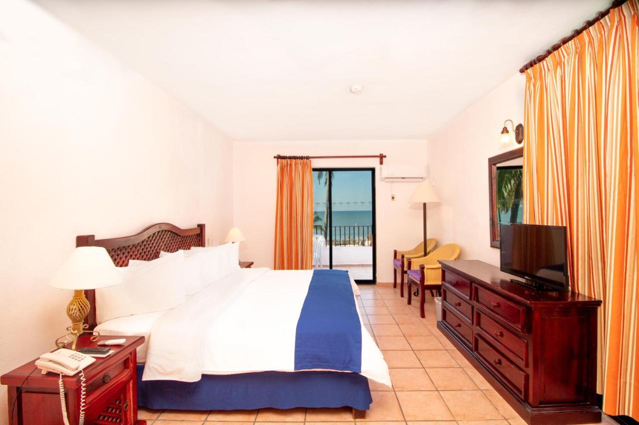 Grand Decameron Complex Bucerias, A Trademark All-Inclusive Resort Bagian luar foto