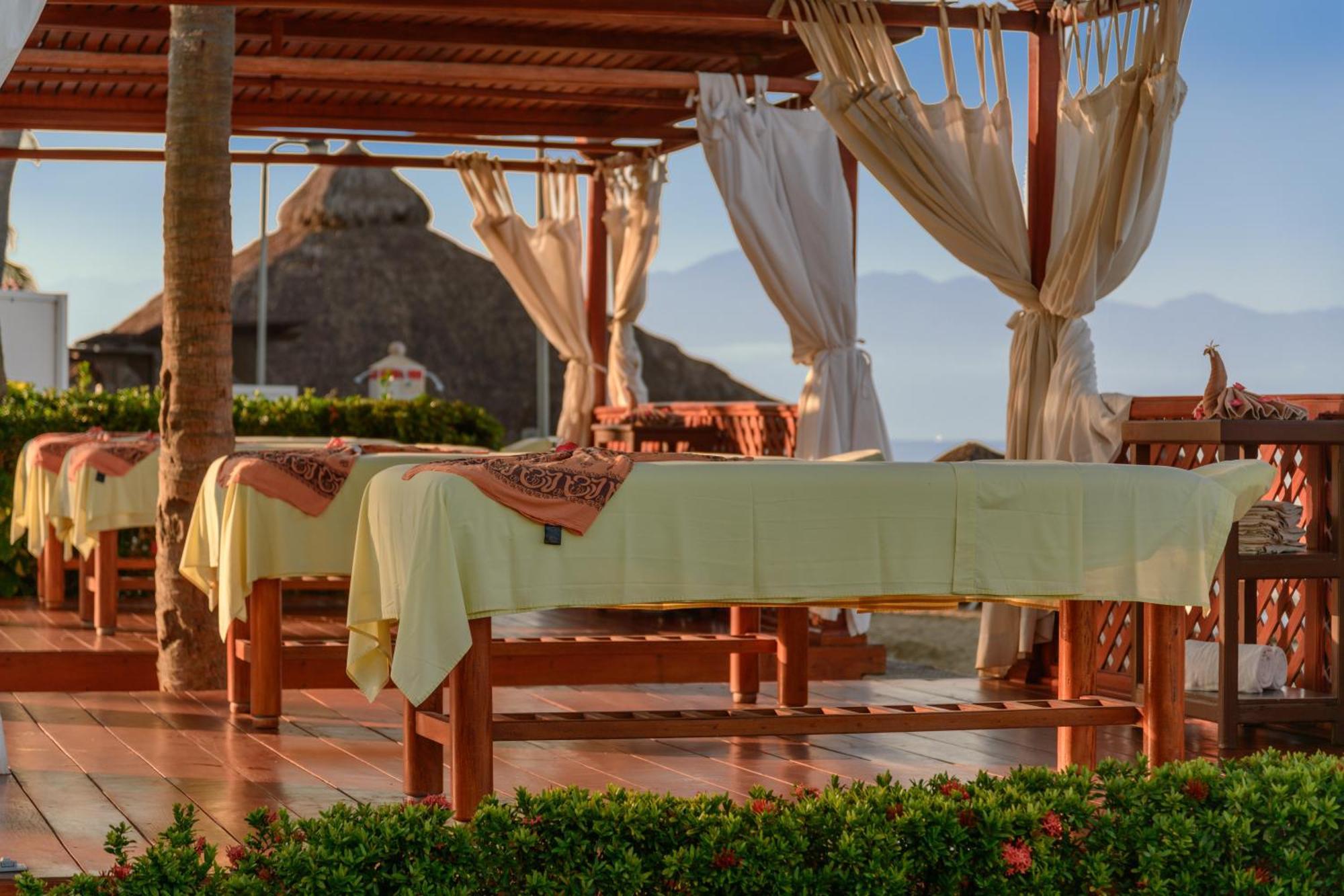 Grand Decameron Complex Bucerias, A Trademark All-Inclusive Resort Bagian luar foto